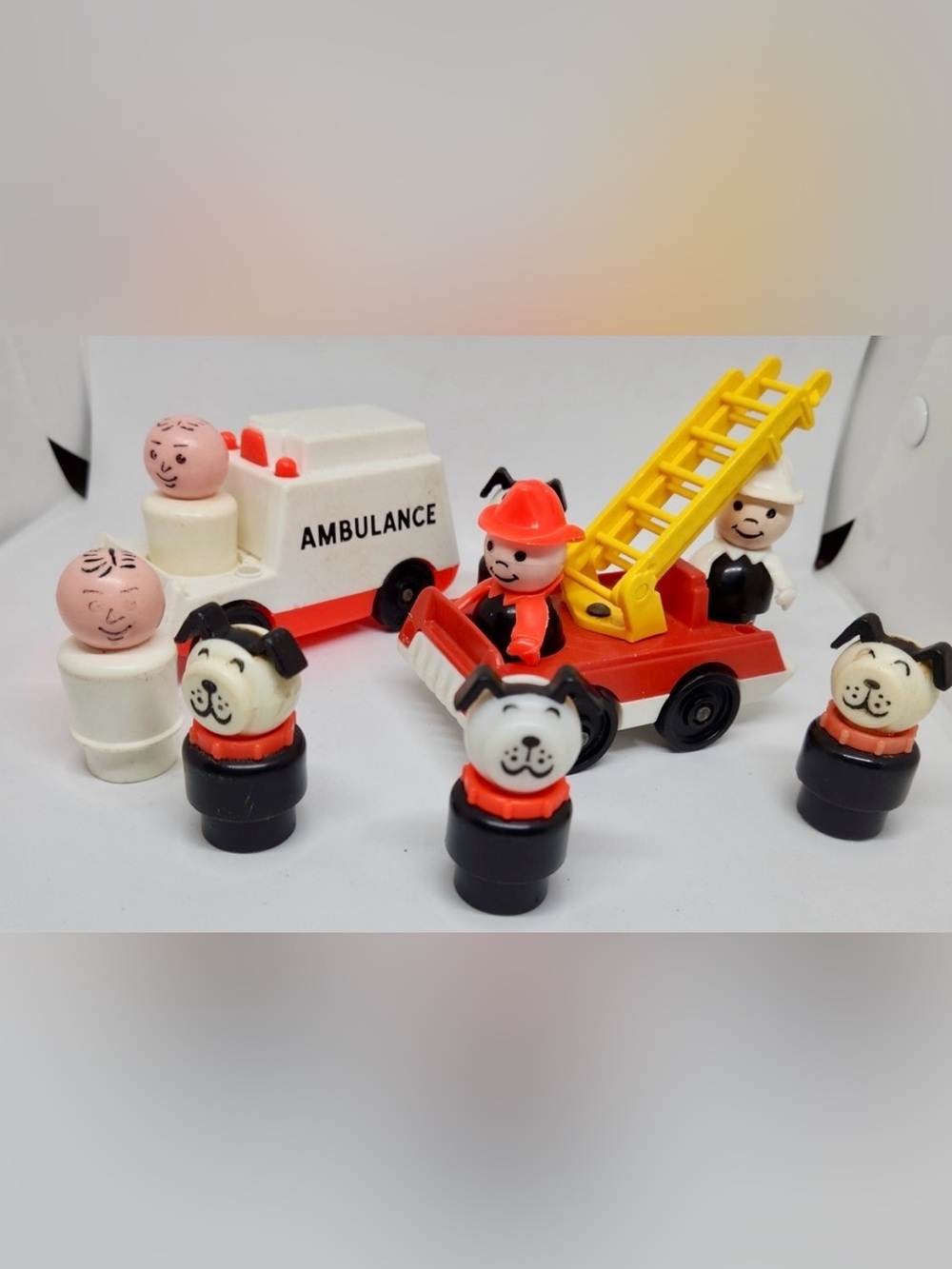 FISHER-PRICE - LITTLE PEOPLE - VINTAGE FIRE TRUCK AND AMBULANCE W FIGURES
